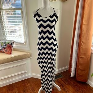Forever 21 Black and White Zigzag Maxi Dress